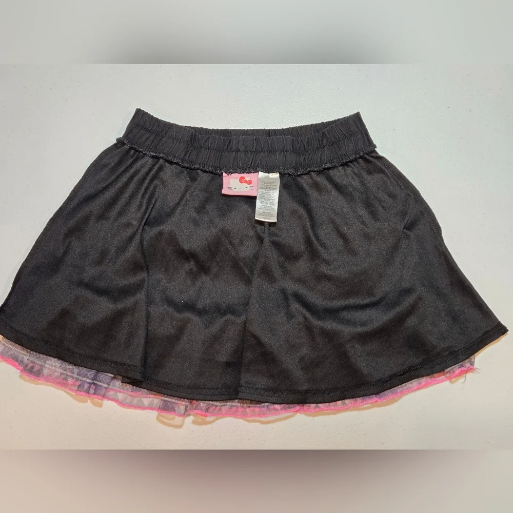 Hello Kitty Girls M Black and Pink Patterned Skirt - Picture 6 of 7